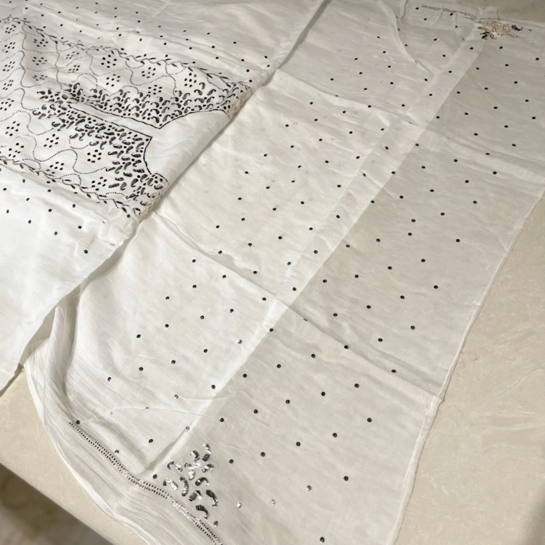 White mul fabric unstitched suit for women